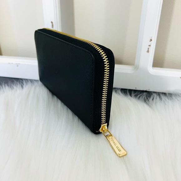 Michael Kors Jet Set Charm Medium Zip Around Wallet - Picture 7 of 16